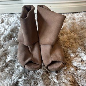 Tan Suede Vince Camuto Winter Heel - Size 8.5